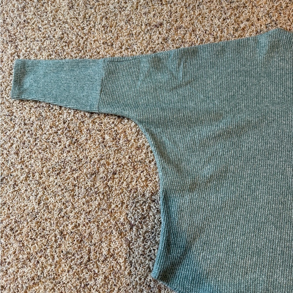 Cherish Women’s Sage Green Mock Neck Batwing Sleeve Knit Sweater Medium Soft - Picture 5 of 8